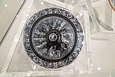 国产独立游戏《完美的一天》公开宣传片，一场光怪陆离世界里的怀旧冒险